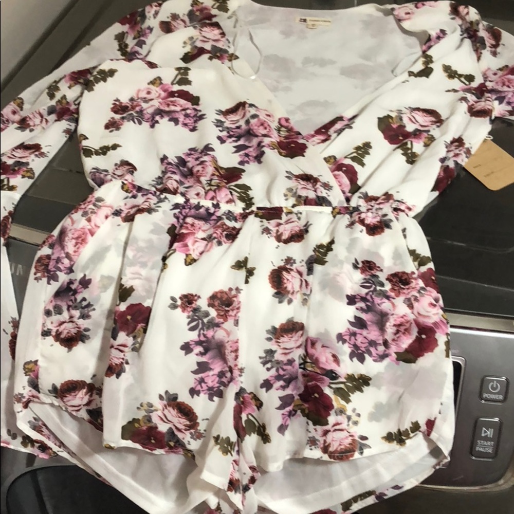 ๐ Floral Romper ๐ - Picture 3 of 3